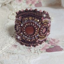 Romance Manschettenarmband, bestickt mit Mahagoni-Perlen im Vintage-Look, Perlmuttperlen und Rocailles